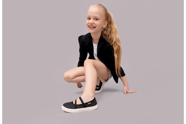 Липучка VS шнурки: Какую детскую обувь предпочитают родители?