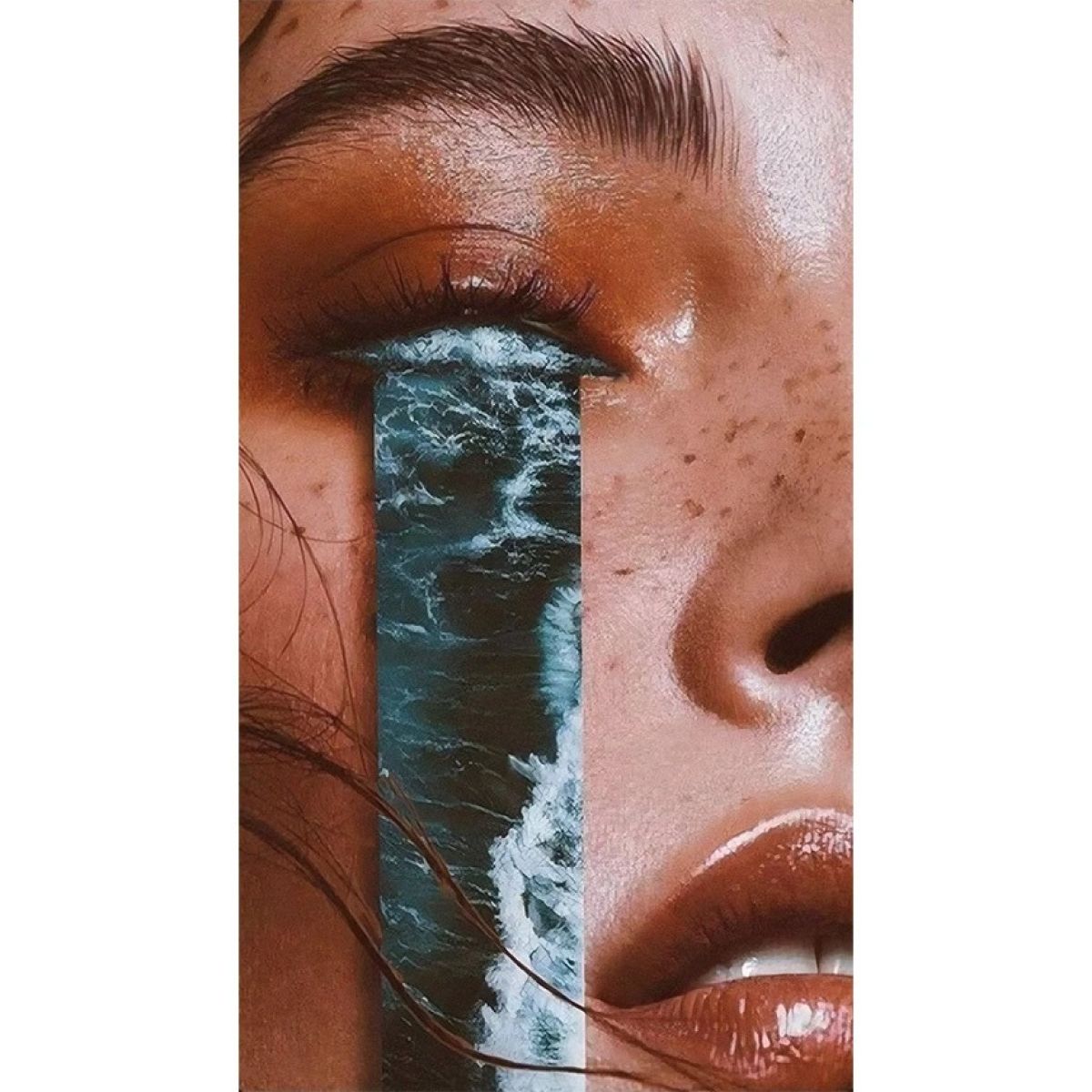 Футболка жіноча біла з принтом Cry Baby